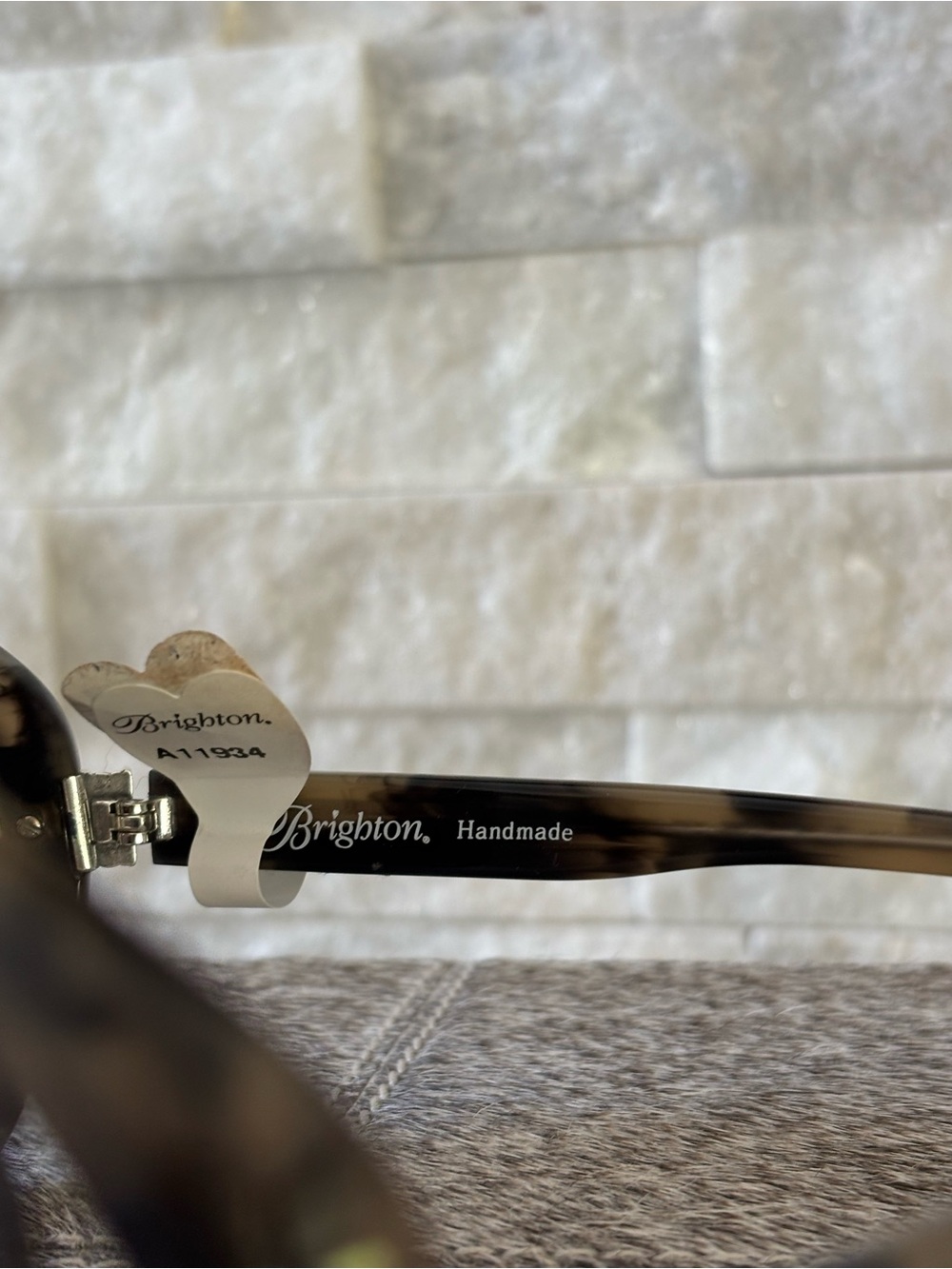 New BrightonWomen’s Oversized Brown Gradient Sunglasses - Picture 3 of 4